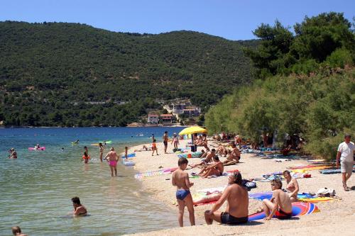 Fotografie z fotogalerie ubytování Apartments by the sea Grebastica, Sibenik - 966 v destinaci Bašelovići