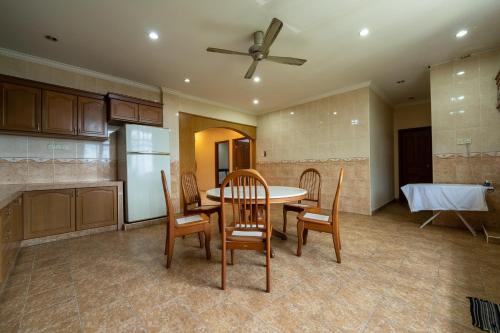 Gallery image of MK Homestay Wakaf Che Yeh with bathtub - Max 14 Pax in Kota Bharu