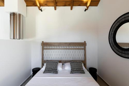 Gallery image of Lichnos Luxury Suites in Soúrpi