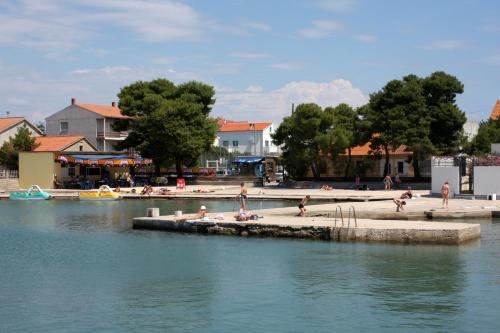 Fotografia z galérie ubytovania Apartments by the sea Betina, Murter - 17061 v Betine