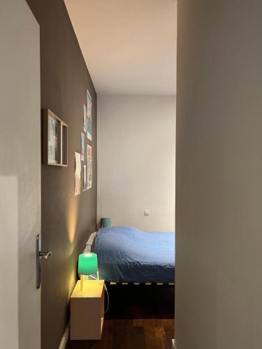 En eller flere senger på et rom på Charmant appartement au centre de Boulogne