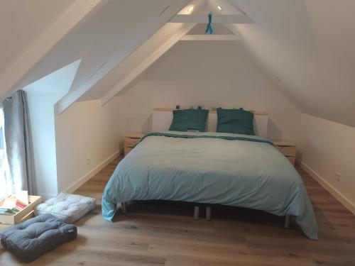 a bedroom with a large bed in a attic at Maisonnette de bord de mer in Étables-sur-Mer