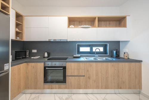Newly renovated apt in the heart of Kerameikos