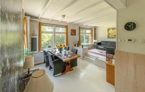 Kuchyň nebo kuchyňský kout v ubytování Stunning Home In Suwald With Wifi