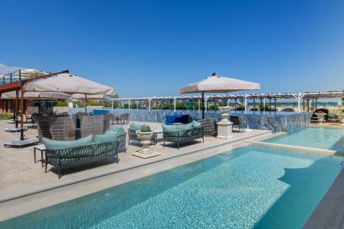 ECO Therma Village - All inclusive & Private Beach & Free Parkingの敷地内または近くにあるプール