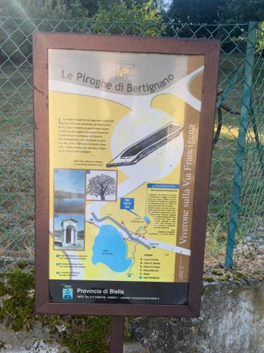 a sign in front of a fence at Bouganville in Viverone
