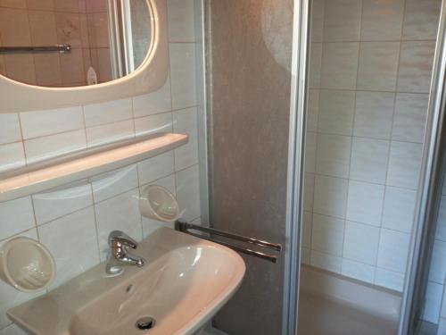 Ένα μπάνιο στο Ferienwohnung Lisbeth Ambra