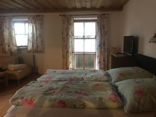 a bedroom with two beds and a window at Rachel in Hauzenberg