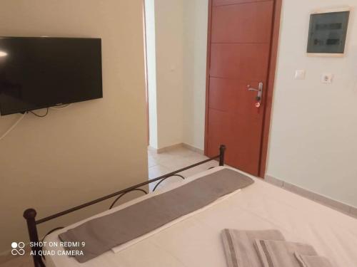 TV a/nebo společenská místnost v ubytování Vasilis Travlos apartment