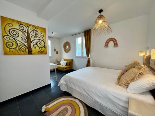 Postel nebo postele na pokoji v ubytování Shakti Retreats - Villa esclusiva con Piscina e Area Wellness