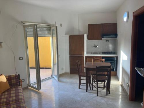 a kitchen and dining room with a table and chairs at Cala San Giorgio Residence in Sciacca