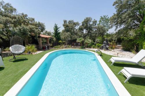 The swimming pool at or close to La Amapola