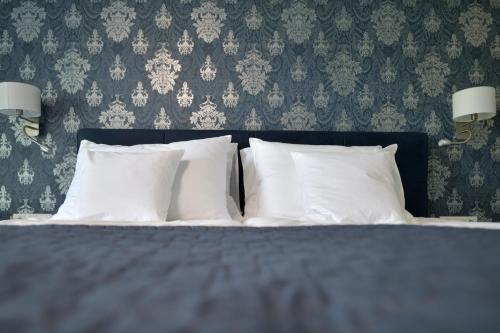 Una cama o camas en una habitación de TI Hotel