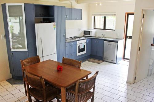Dapur atau dapur kecil di Avana Waterfront Apartments