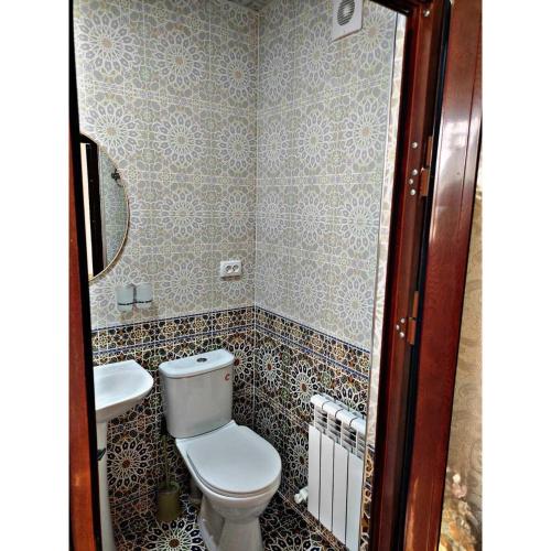 Ένα μπάνιο στο Rahmat guesthouse