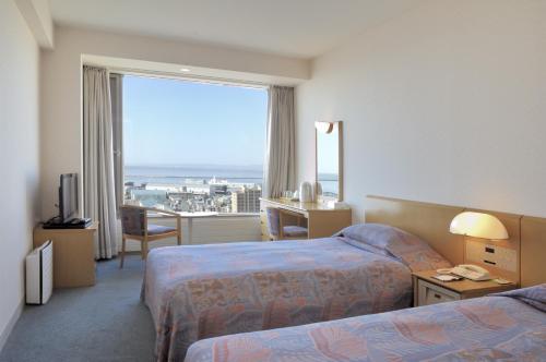Postel nebo postele na pokoji v ubytování Kushiro Prince Hotel