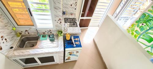 an overhead view of a kitchen in a tiny house at keur manga2 in Somone