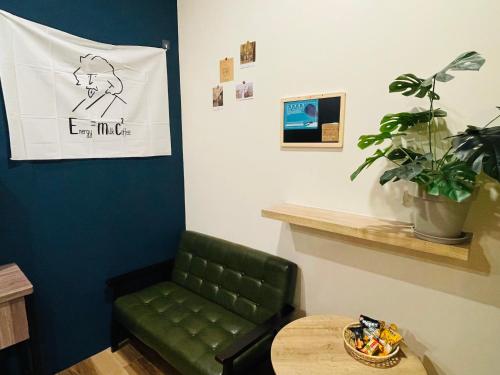 Zona de estar de 鄉間小路 Home 備有專屬停車場