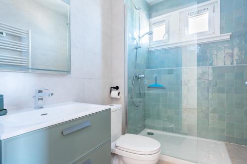 a bathroom with a toilet and a glass shower at ROCCA BIANCA - Sur la roche face à la mer et la bonne mère in Marseille