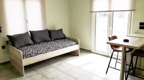 Posezení v ubytování Yucca Studio, beautiful apartment with garden