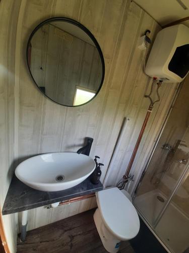 Koupelna v ubytování Rozkoš beach mobilheim