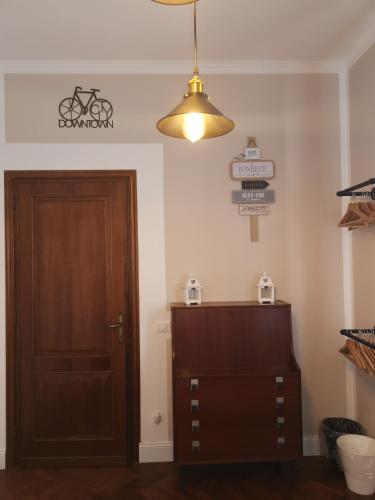 a room with a door and a wooden cabinet and a light at Villa Flora Affittacamere in Luni