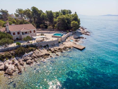 Villa Rudini with heated pool