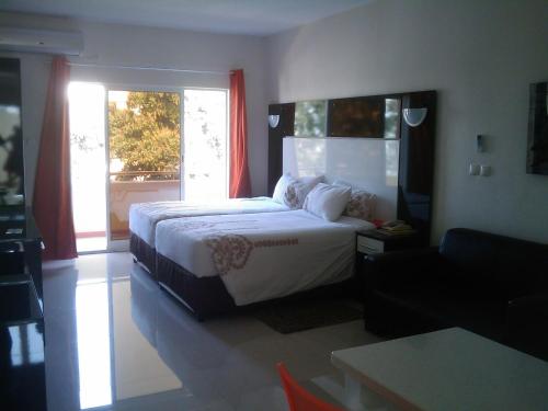 Ένα ή περισσότερα κρεβάτια σε δωμάτιο στο Pensao Martins
