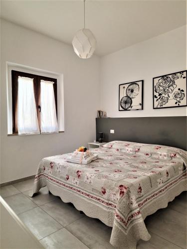 a white bedroom with a large bed in a room at APPARTAMENTS SAN FRANCESCO in Castelfiorentino