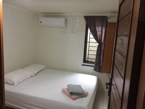 Postel nebo postele na pokoji v ubytování Banda Aceh Batoh Homestay - private - fits up to 8 persons