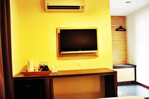 Televisyen dan/atau pusat hiburan di D'sky Inn Hotel Shah Alam