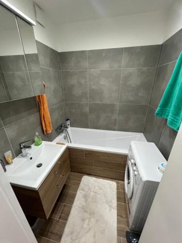 a bathroom with a sink and a tub and a toilet at Čisto nový dvojizbový apartmán v super lokalite in Nitra