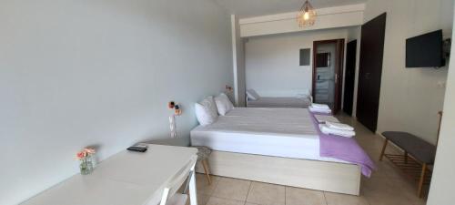 Gallery image of Golden view apartments Myrina Limnos in Mirina