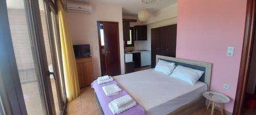 Gallery image of Golden view apartments Myrina Limnos in Mirina