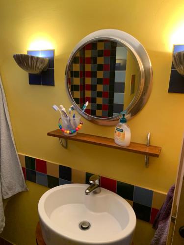 een badkamer met een wastafel en een spiegel bij ZeusPlace Olympus Olive Country House 2 in Leptokarya