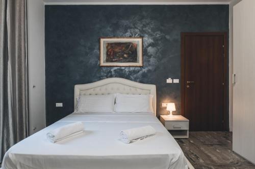 a bedroom with a bed with two white towels on it at Venice Vacation House in Mestre