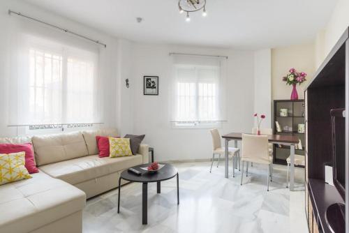 Bright, quiet and nice ground floor in the center