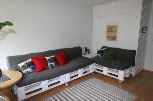 Χώρος καθιστικού στο 1-Bedroom Apartment with Sauna