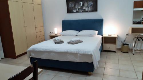 מיטה או מיטות בחדר ב-Villa Tzortzaki - Afroditi