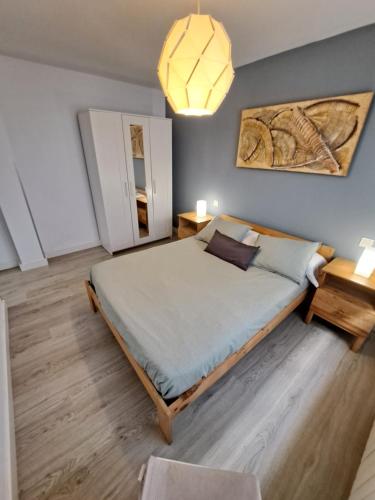 a bedroom with a large bed in a room at Gijon playa cerca, Wifi y parking - VUT-1523AS in Gijón