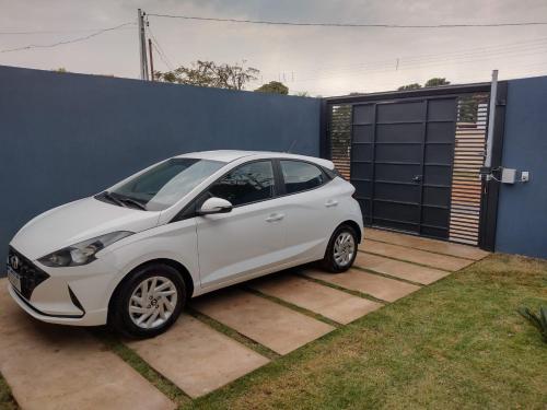 a white car parked in front of a garage at Casa Premium em Bonito - Linda e Confortável in Bonito