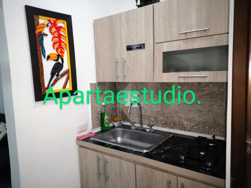 Kuchyň nebo kuchyňský kout v ubytování Cómodos y acogedores Apartaestudios - Manizales