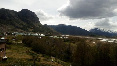 a view of a river in a valley with mountains at Casa al Río in El Chalten