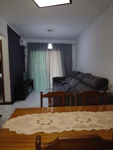 a living room with a couch and a table at Apartamento Balneário Camboriú in Balneário Camboriú