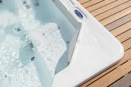 a bath tub filled with water with a snow covered rim at Villa Danex Premium in Umag