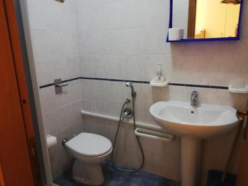 a bathroom with a toilet and a sink at Il Gabbiano Blu - Monolocale Giallo in Marettimo