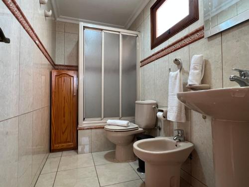 a bathroom with a toilet and a sink at Xookoob Serenity Bungalow in San Bartolomé