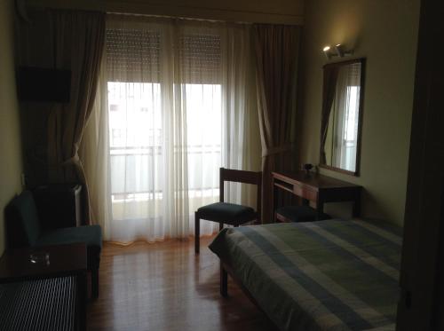 Кровать или кровати в номере Hotel Alexandros