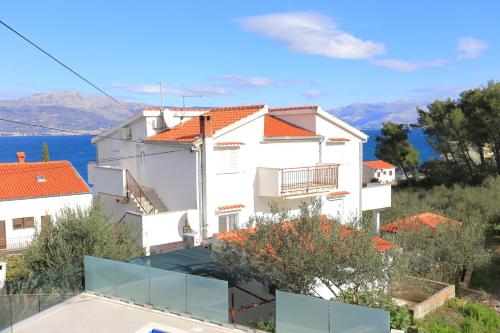 Fotografia z galérie ubytovania Apartments by the sea Slatine, Ciovo - 4871 v Trogiri
