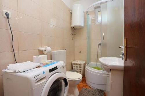 Apartments by the sea Slatine, Ciovo - 4871